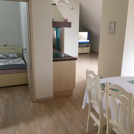 Green Zone Apartment *